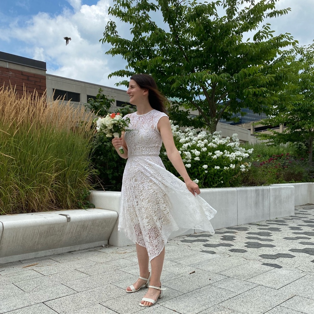 Lace dress - Picture 3 of 3